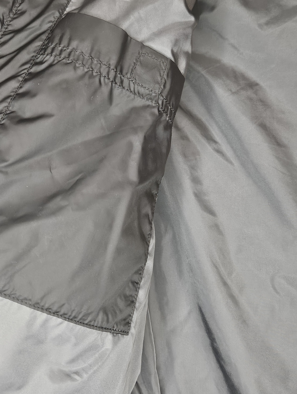 Carhartt RAIN DEFENDER® RELAXED FIT LIGHTWEIGHT INSULATED VEST SIZE M - Picture 10 of 12